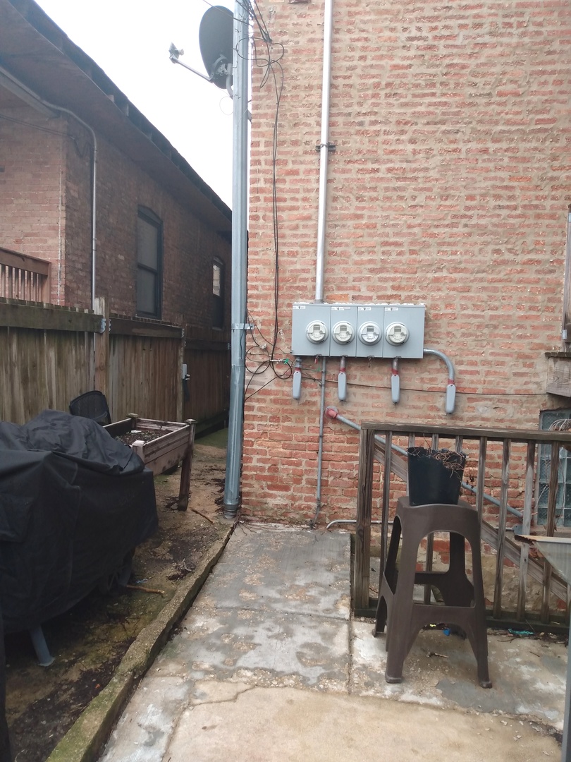 8015 South May Street Chicago, IL 60620 - Photo 22 of 23 a view of a chairs and table in the patio