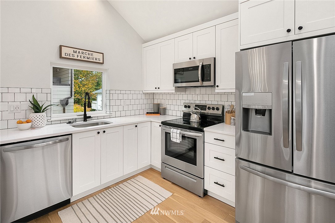 10055 8th Avenue Northwest, Unit B Seattle, WA 98177 - Photo 5 of 11
