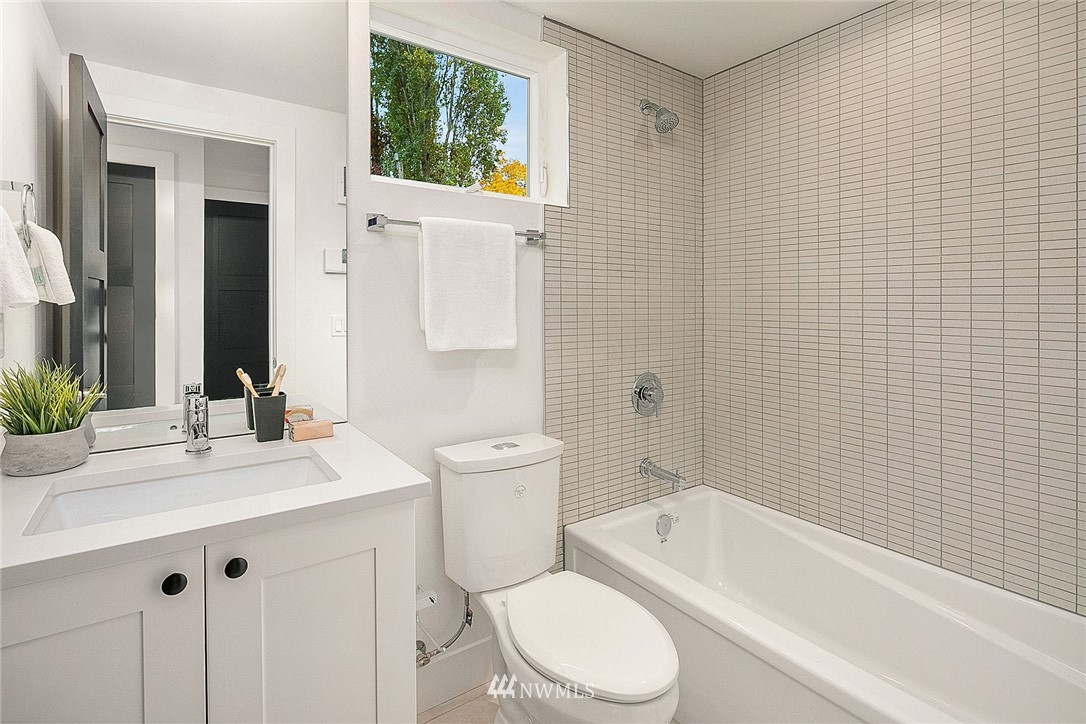 10055 8th Avenue Northwest, Unit B Seattle, WA 98177 - Photo 6 of 11