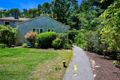 $725,000 | 96 Shoreland Path, Unit 96, Teaticket, MA 02536