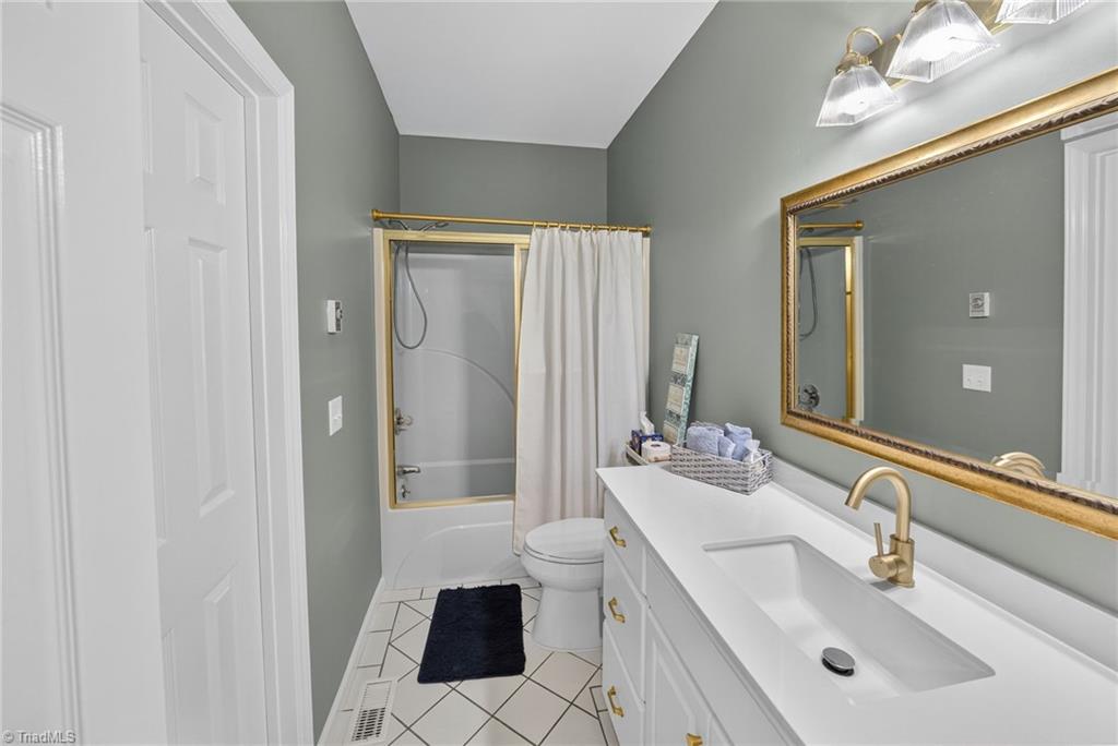 233 Lakeview Place, Unit D2 Jefferson, NC 28640 - Photo 26 of 48
