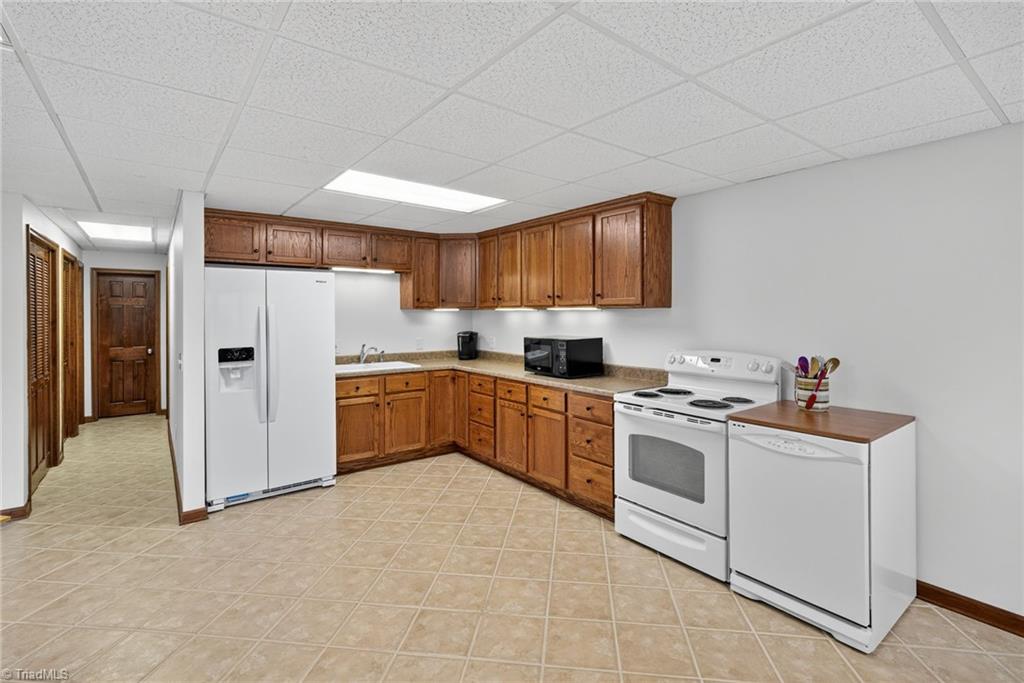 233 Lakeview Place, Unit D2 Jefferson, NC 28640 - Photo 40 of 48