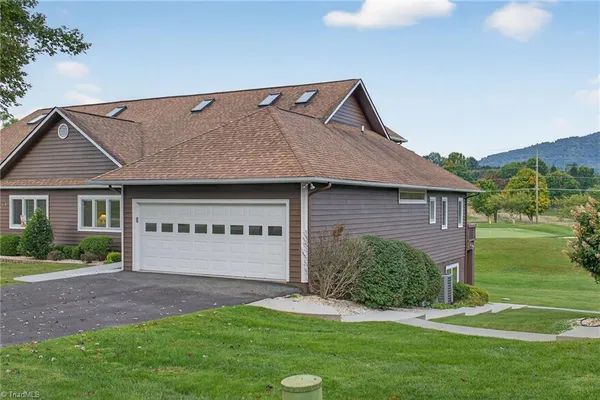 $760,000 | 233 Lakeview Place, Unit D2, Jefferson, NC 28640