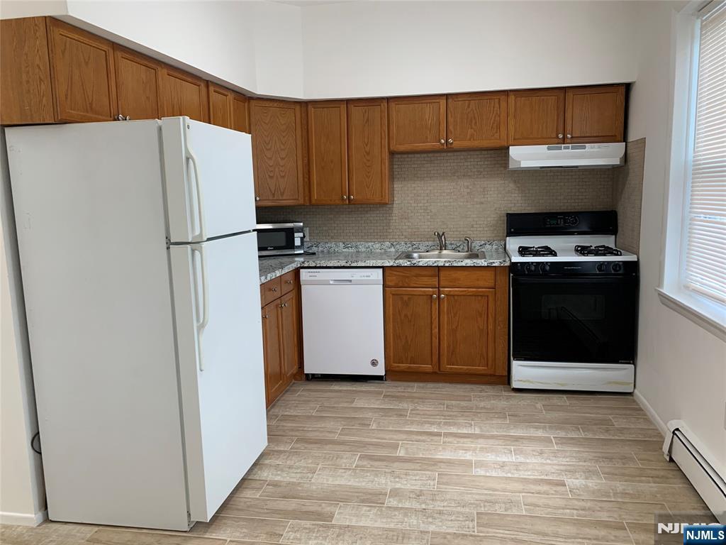 132 Hardenburgh Avenue, Unit 2E Demarest, NJ 07627 - Photo 2 of 11