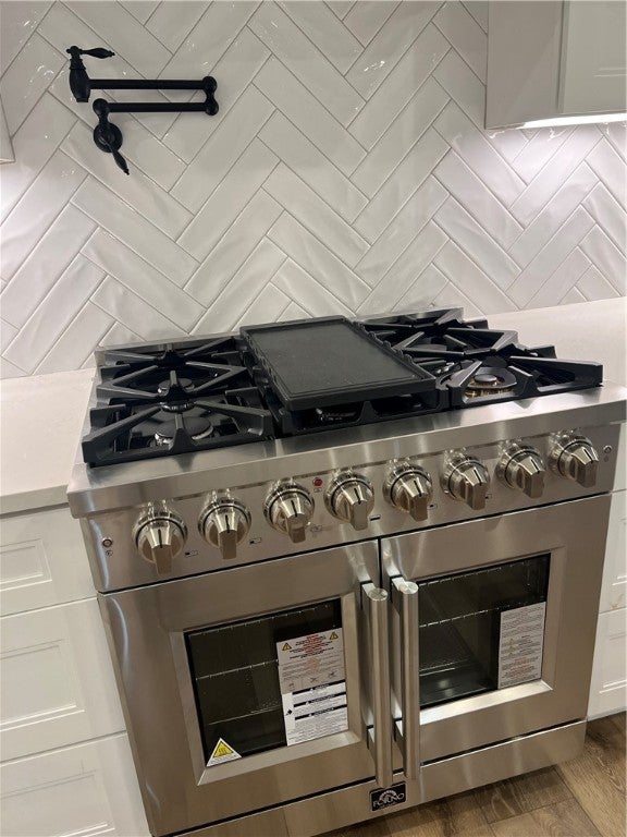 French door dual fuel stove! Also has a flexible space for the flat-top grill and wok cooking too!!