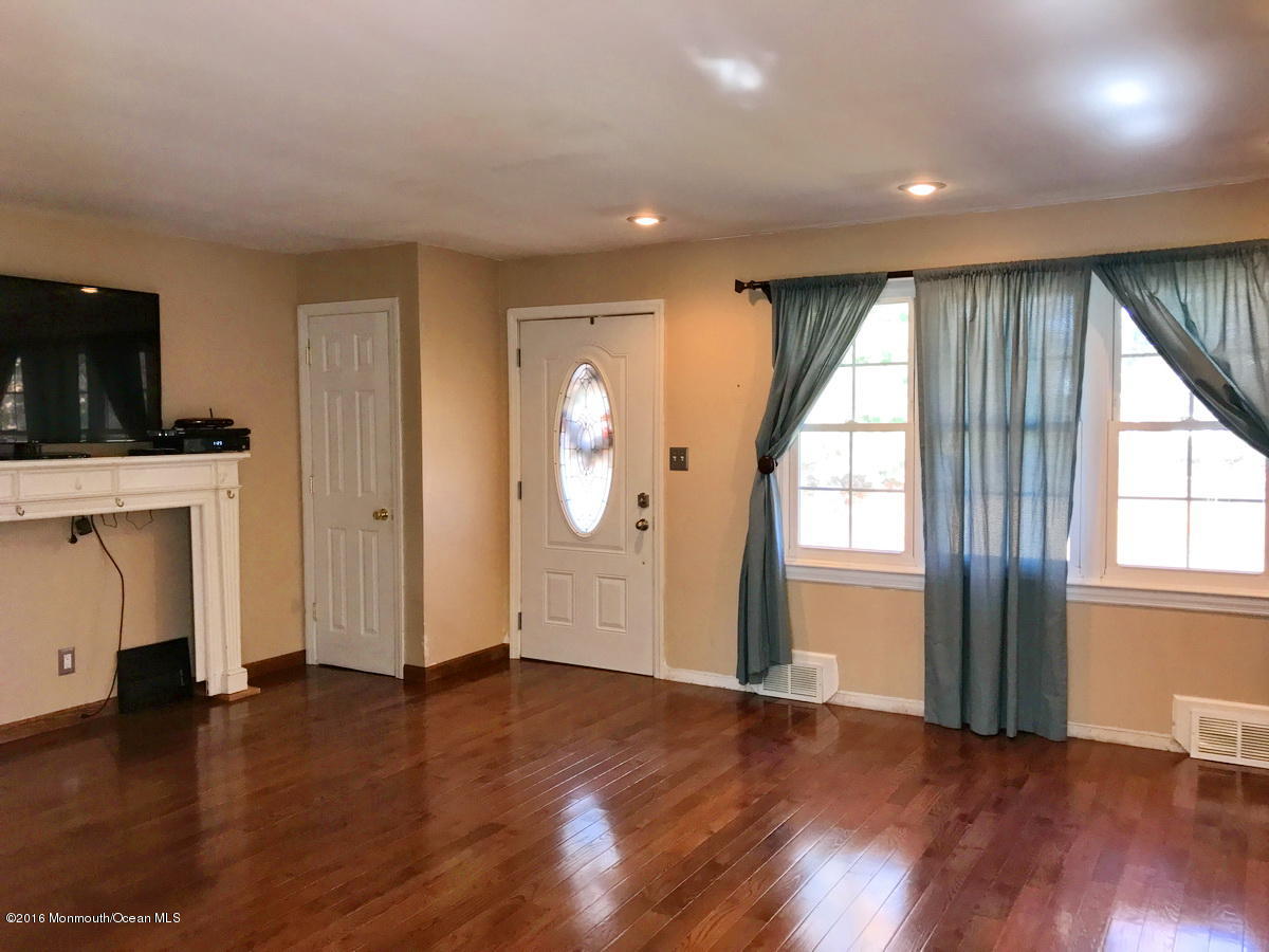 1133 West Farms Road Howell, NJ 07731 - Photo 2 of 13 Living Room