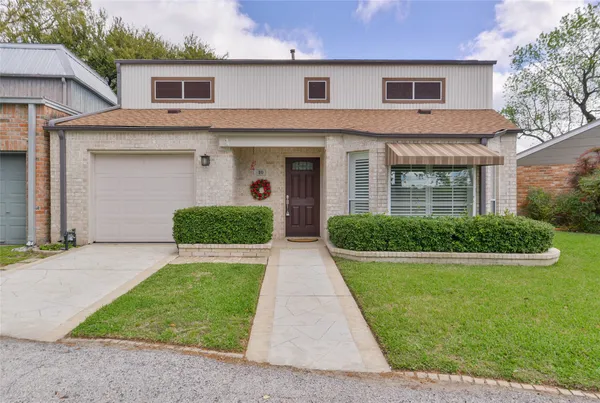 $289,000 | 20 Golf Vw Manor, Huntsville, TX 77340