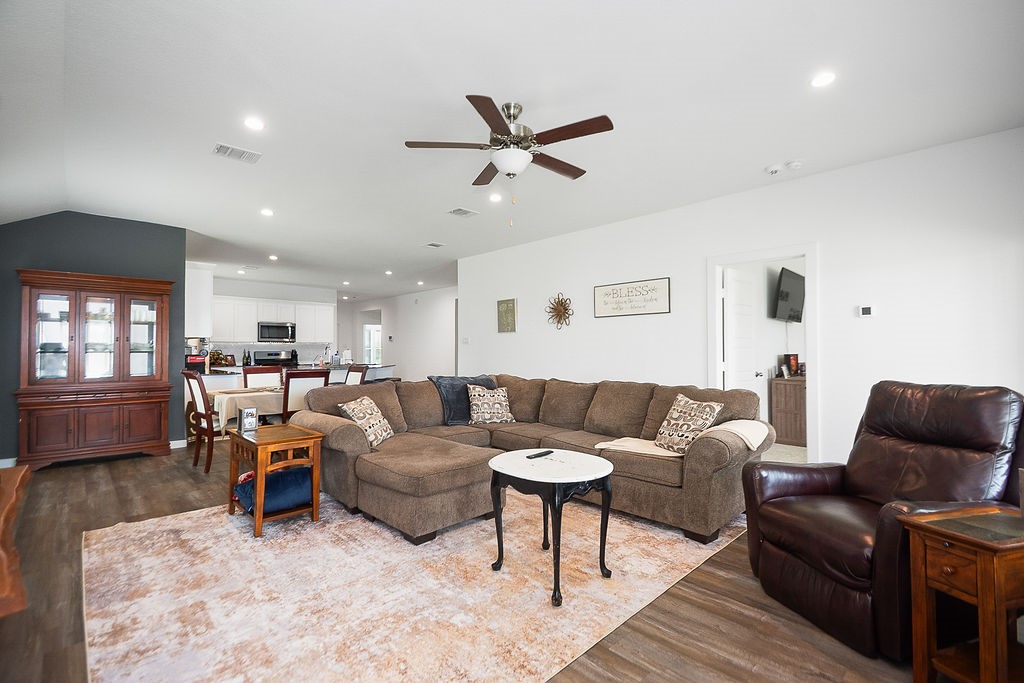 8938 Colicroot Drive Rosharon, TX 77583 - Photo 8 of 34 Gallery Image 8