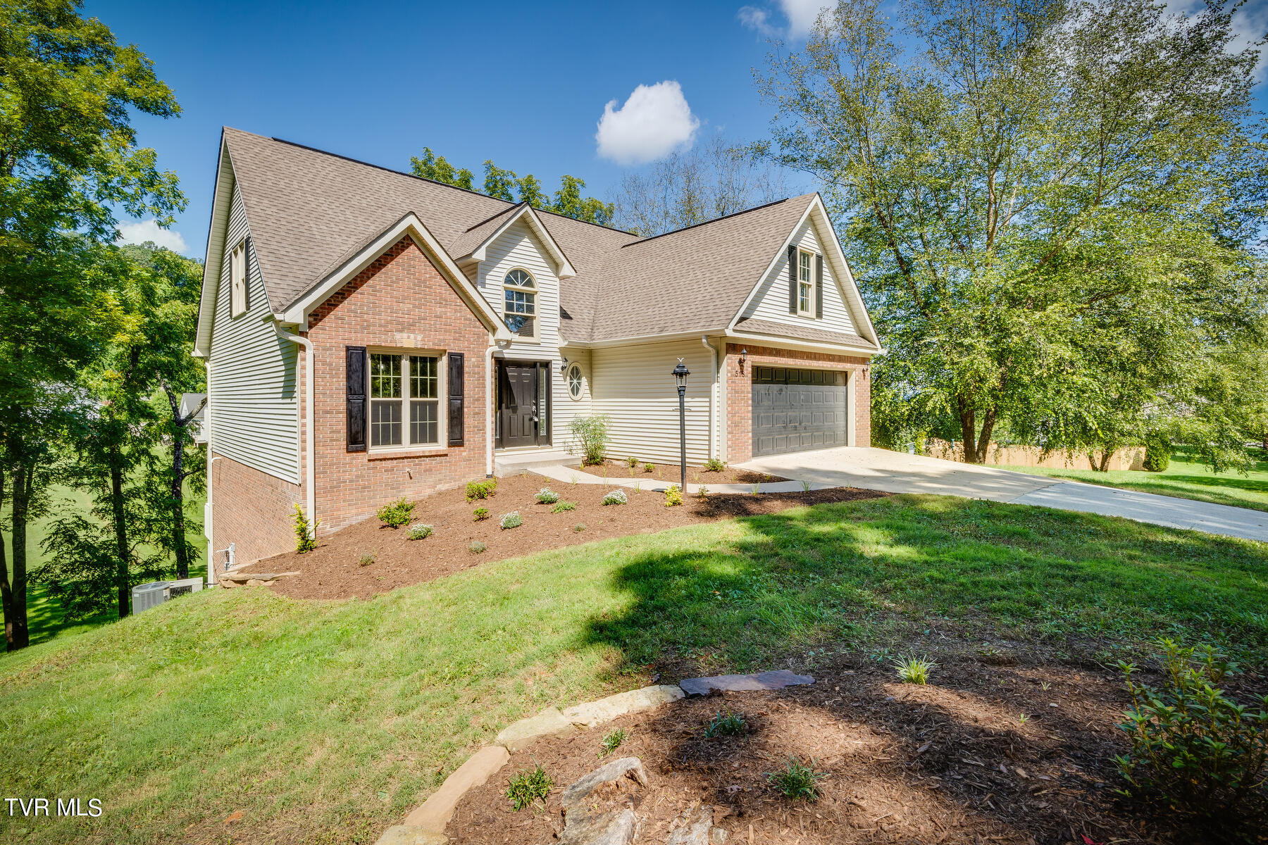 518 Mitchell Road Kingsport, TN 37663 - Photo 2 of 48 002