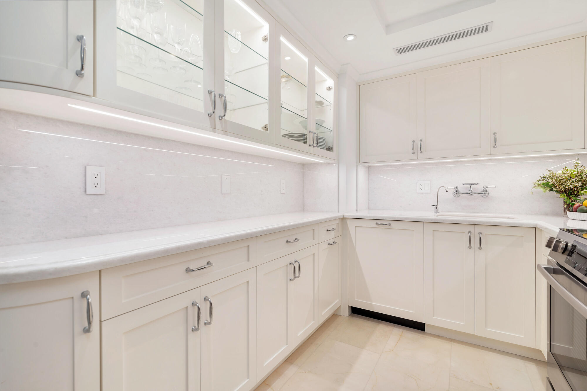 354 Chilean Avenue, Unit 4A Palm Beach, FL 33480 - Photo 6 of 20 low-12