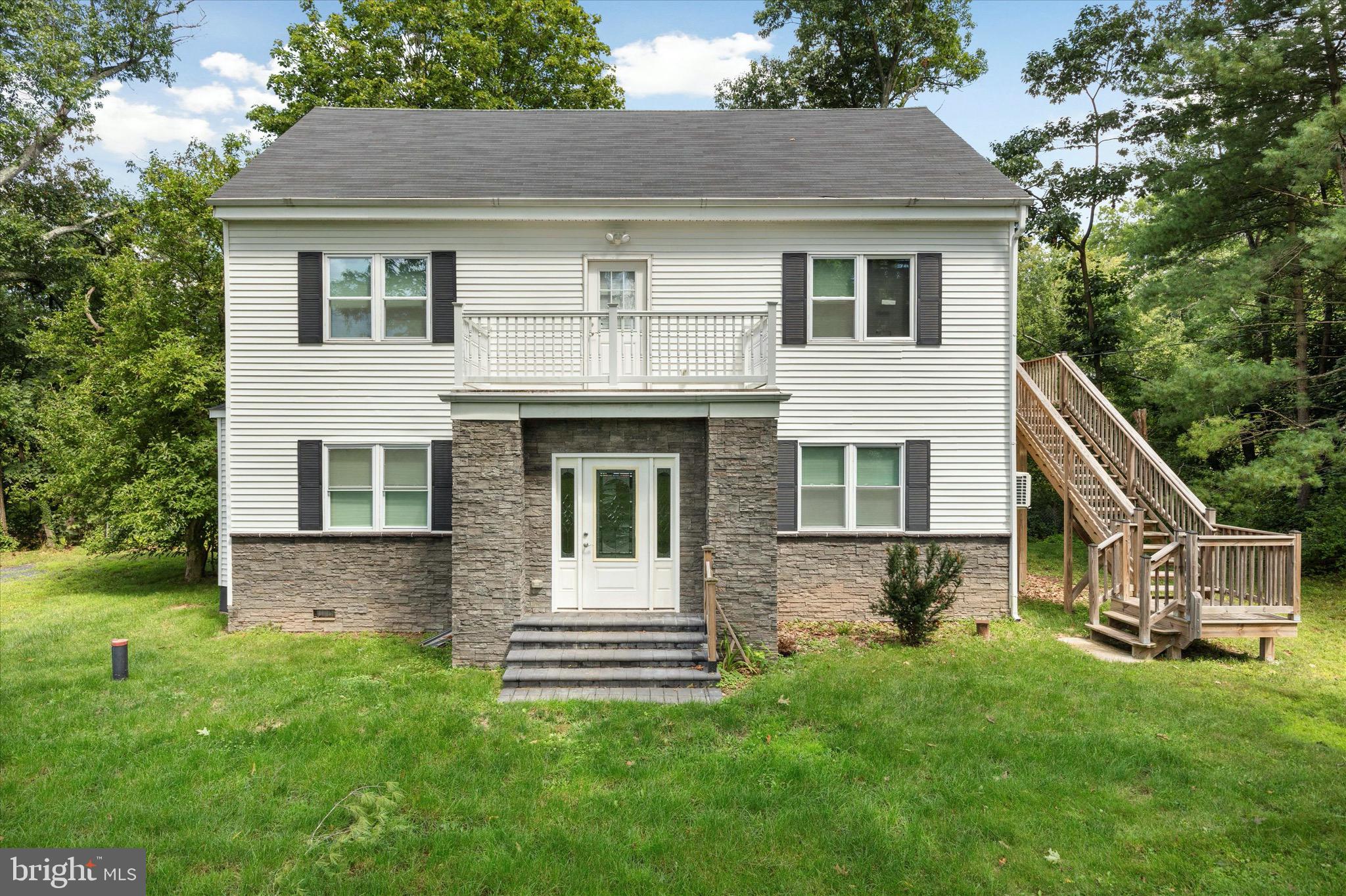 997 Camp Road Telford, PA 18969 - Photo 1 of 25 a front view of a house with garden