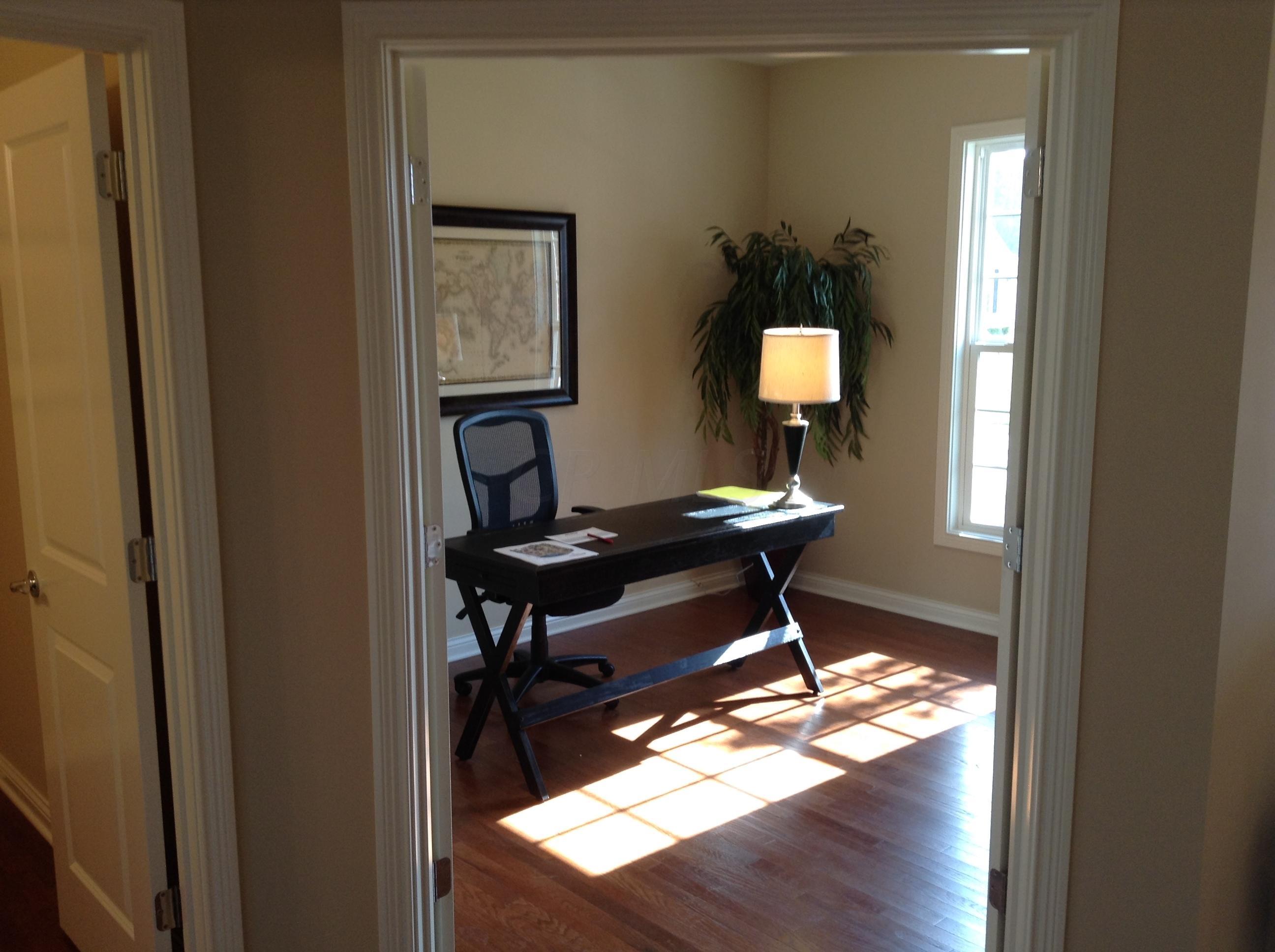 6162 Ray's Way Hilliard, OH 43026 - Photo 3 of 9