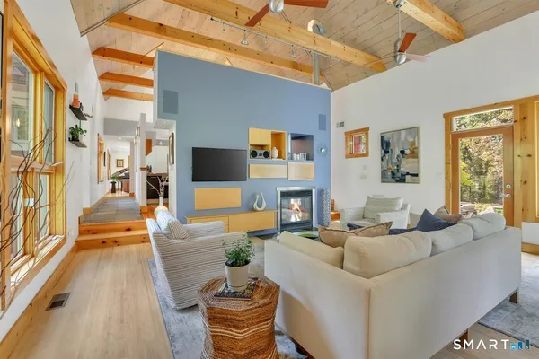 $799,900 | 84 Hollister Drive, Avon, CT 06001