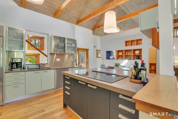 $799,900 | 84 Hollister Drive, Avon, CT 06001