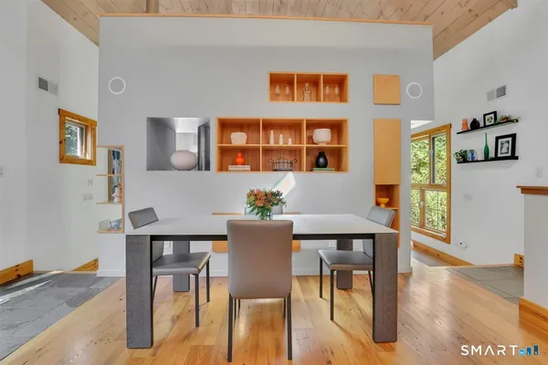 $799,900 | 84 Hollister Drive, Avon, CT 06001