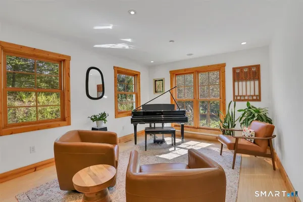 $799,900 | 84 Hollister Drive, Avon, CT 06001