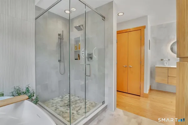 $799,900 | 84 Hollister Drive, Avon, CT 06001