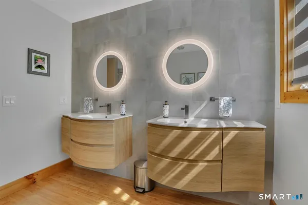 $799,900 | 84 Hollister Drive, Avon, CT 06001