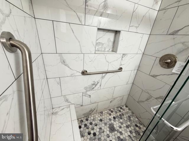 8909 Keewatin Road Lanham, MD 20706 - Photo 16 of 18 a bathroom with a shower