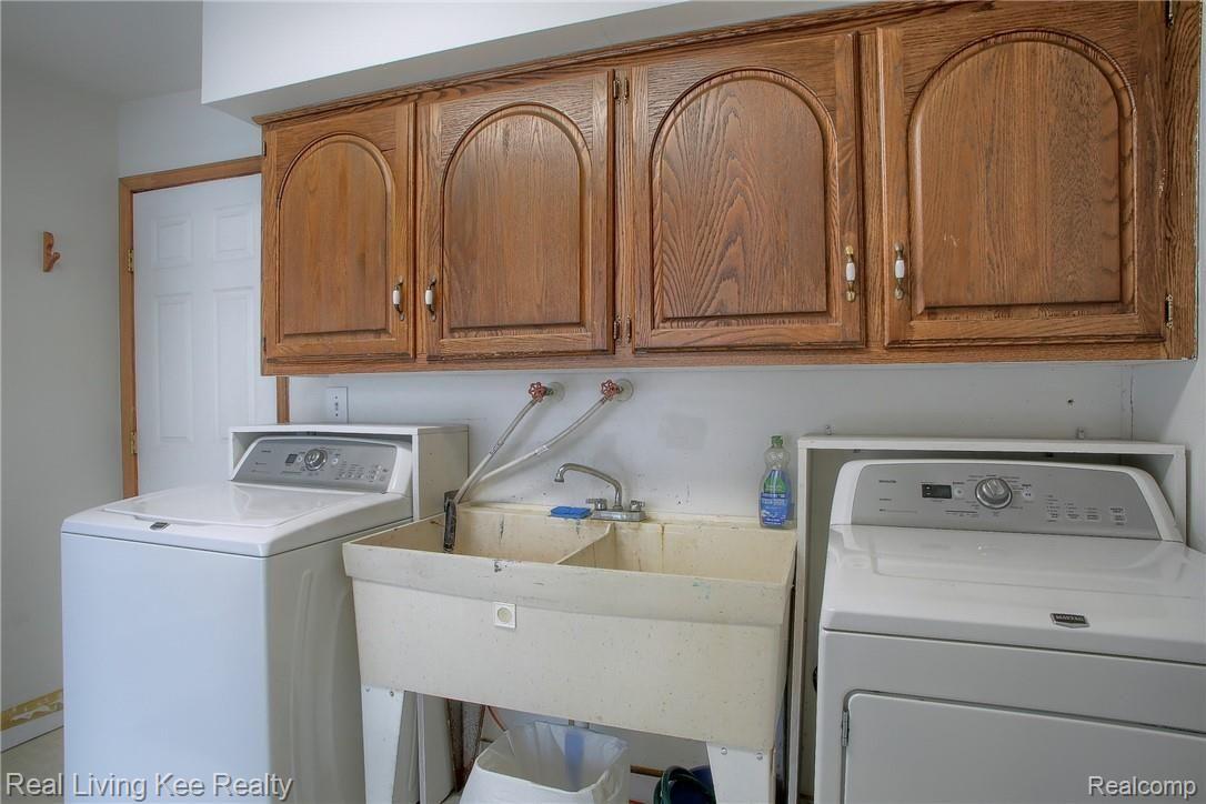 68125 Dequindre Road Oakland, MI 48363 - Photo 20 of 40 20-Laundry Room.jpg