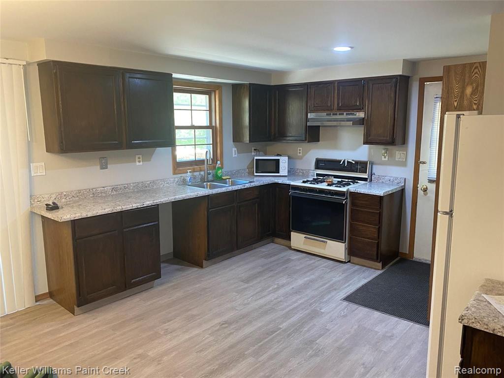 5763 South Lake George Road Dryden, MI 48428 - Photo 5 of 20