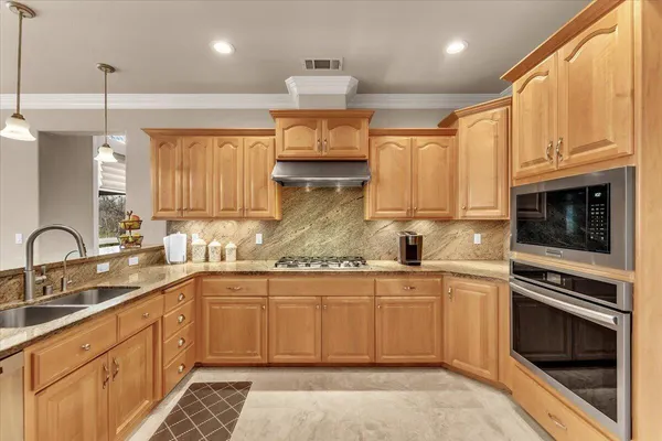 $937,000 | 19549 San Vincente Drive, Redding, CA 96003