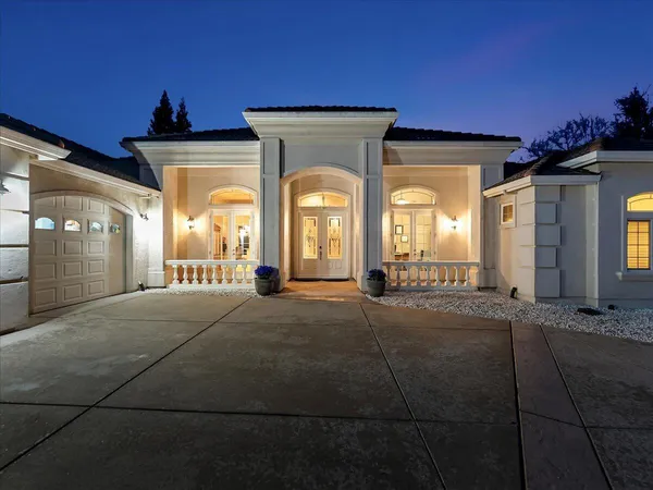 $937,000 | 19549 San Vincente Drive, Redding, CA 96003