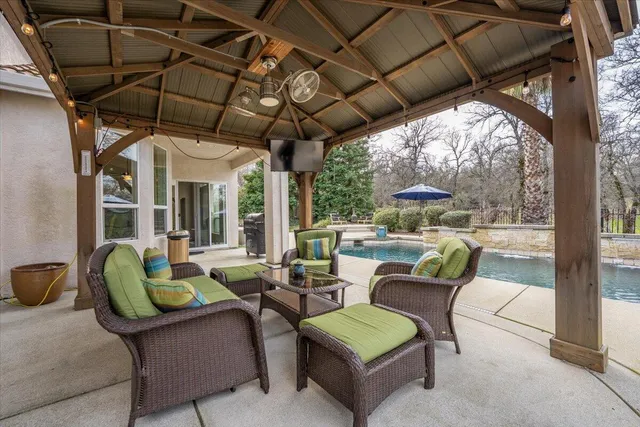 $947,000 | 19549 San Vincente Drive, Redding, CA 96003