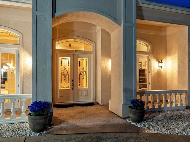 $947,000 | 19549 San Vincente Drive, Redding, CA 96003