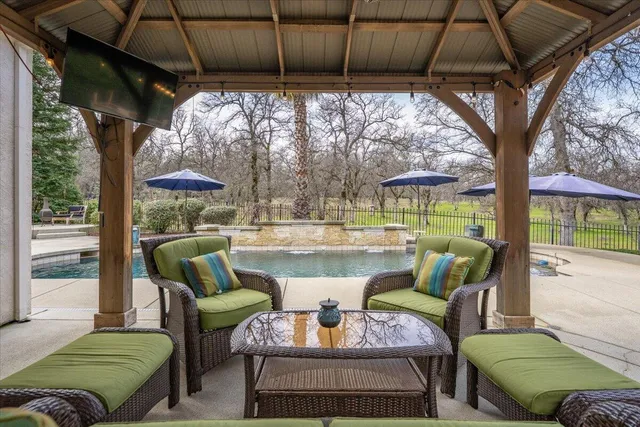 $947,000 | 19549 San Vincente Drive, Redding, CA 96003