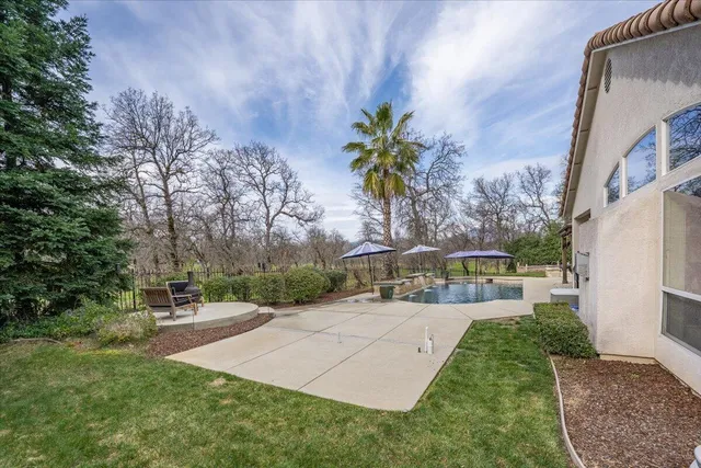 $947,000 | 19549 San Vincente Drive, Redding, CA 96003