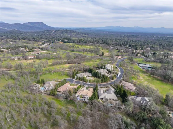 $937,000 | 19549 San Vincente Drive, Redding, CA 96003
