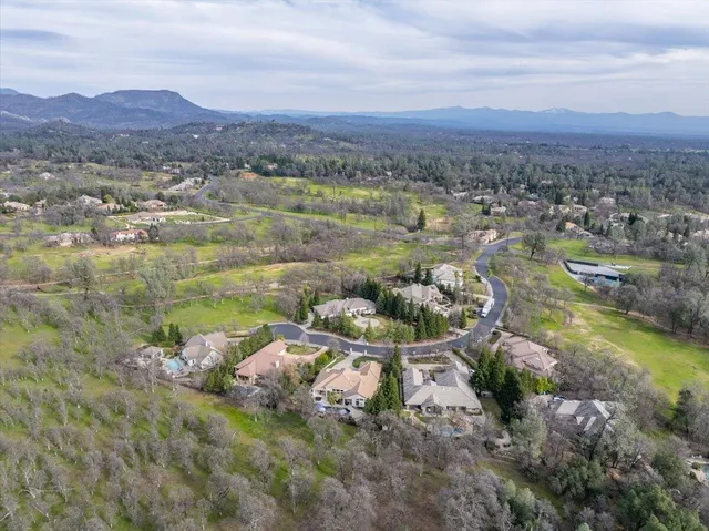 $947,000 | 19549 San Vincente Drive, Redding, CA 96003
