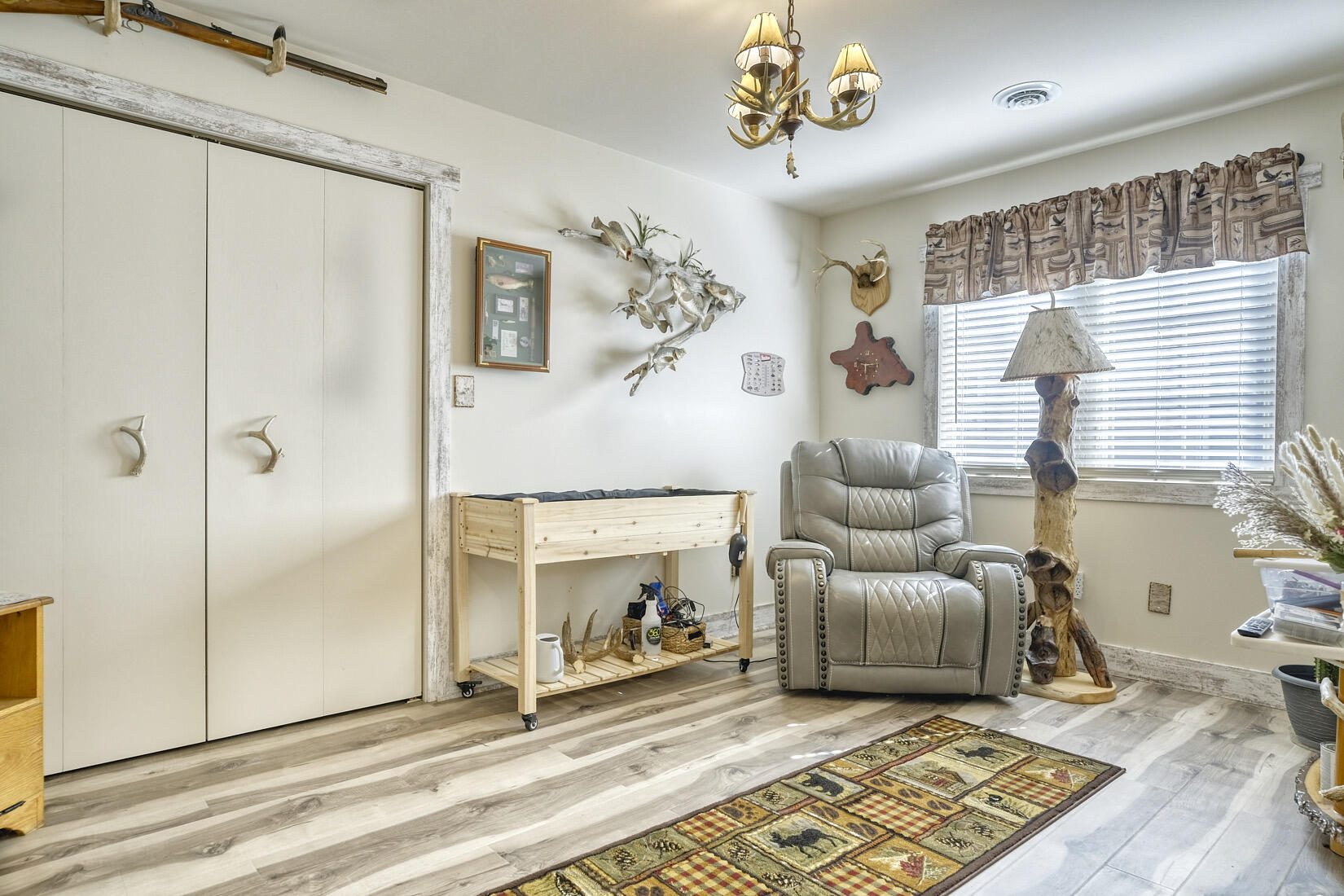 9815 Hart Street St. John, IN 46373 - Photo 16 of 19 a living room with furniture and a table