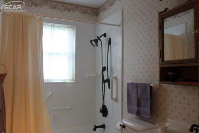 1558 Wiggins Road Fenton, MI 48430 - Photo 12 of 29 21138688-11.JPG