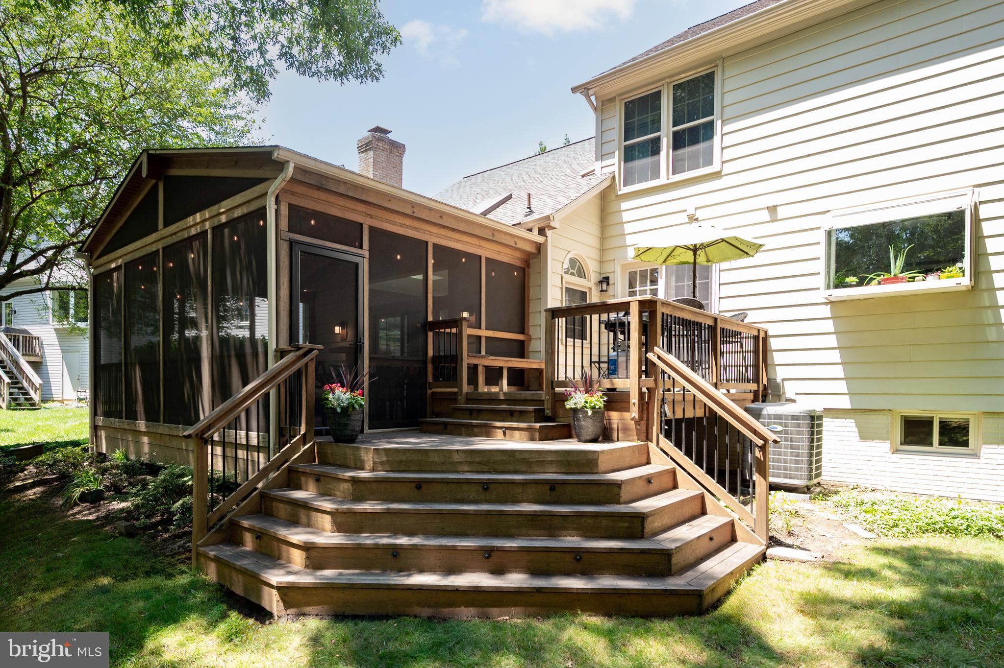 6909 Trillium Lane Springfield, VA 22152 - Photo 11 of 36 a view of entryway with a front door