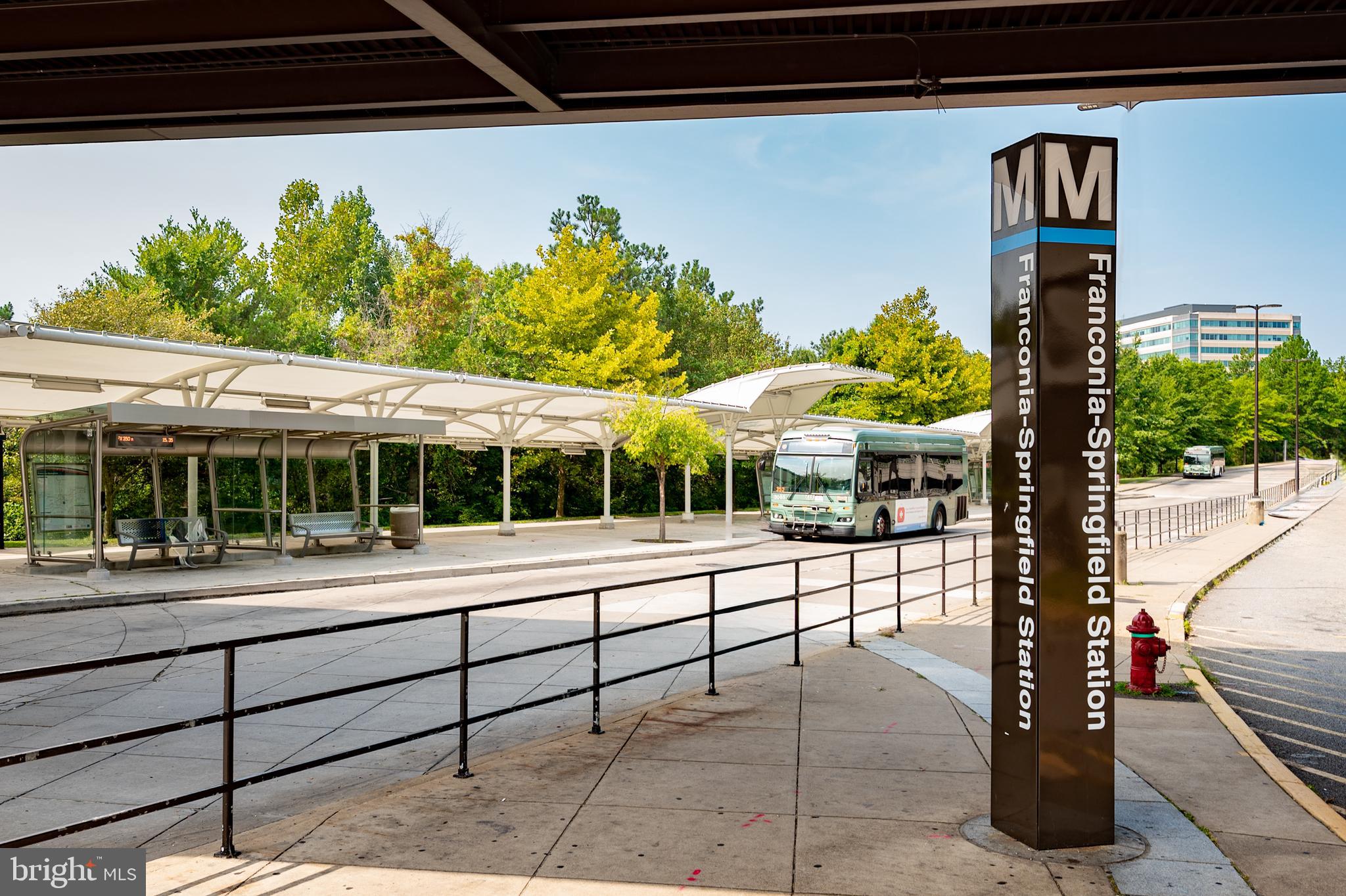 6909 Trillium Lane Springfield, VA 22152 - Photo 31 of 36 a outdoor view with a bench
