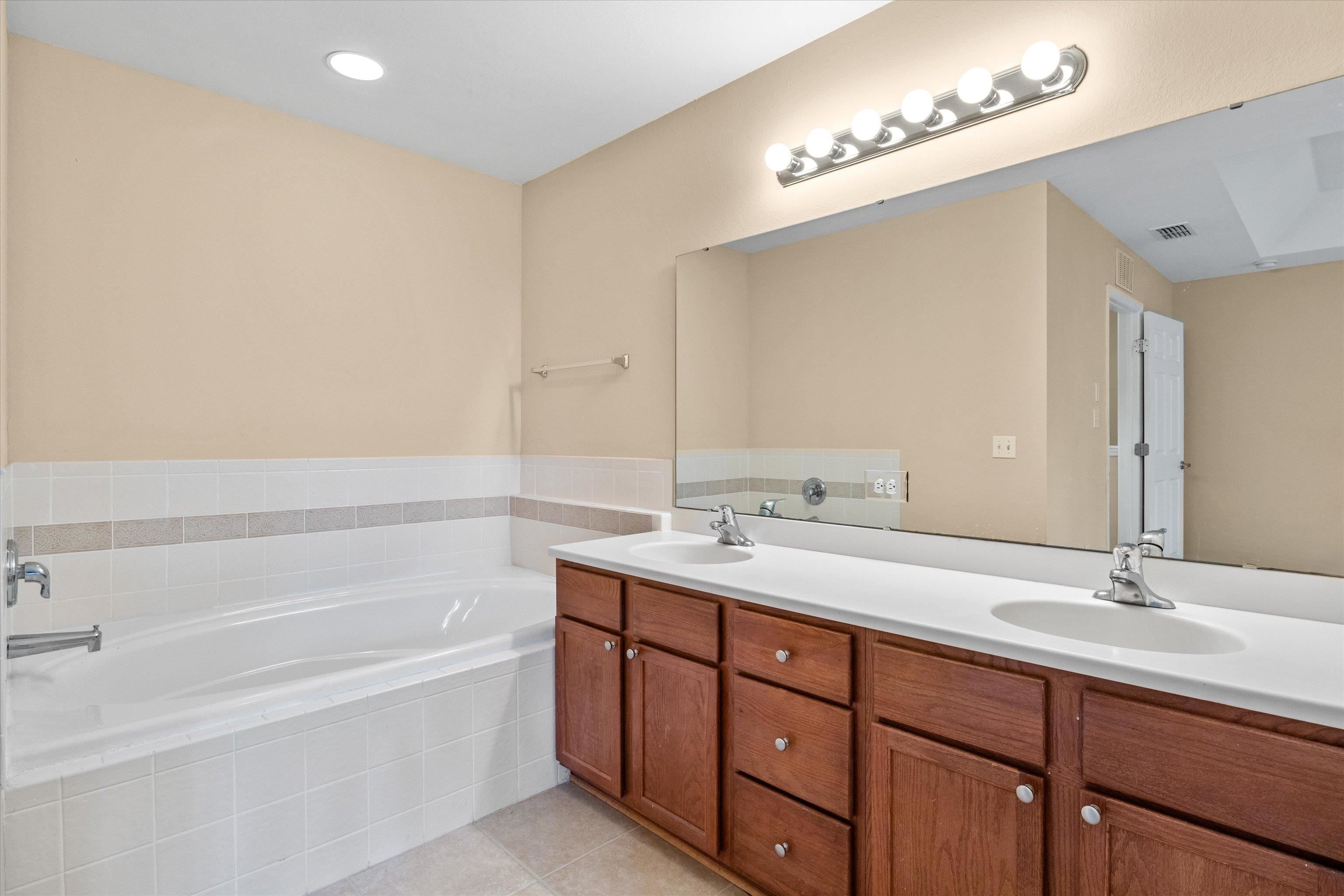 1320 Hendrix Road, Unit 605 Tallahassee, FL 32301 - Photo 14 of 18