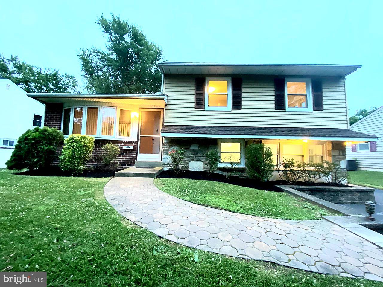 204 Willard Road Hatboro, PA 19040 - Photo 2 of 22