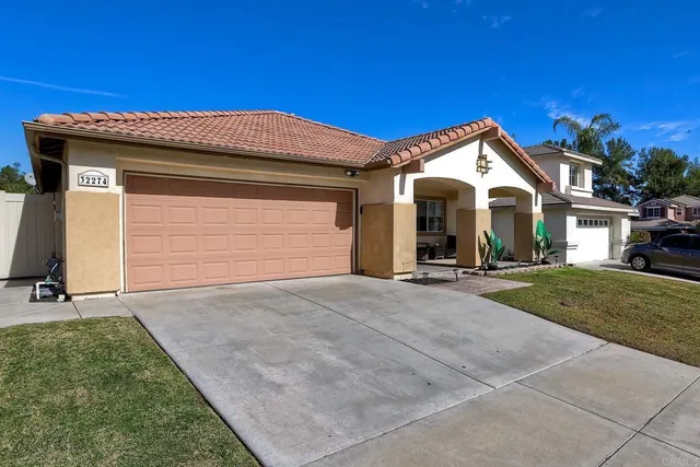 a view of a house with a yard and garage