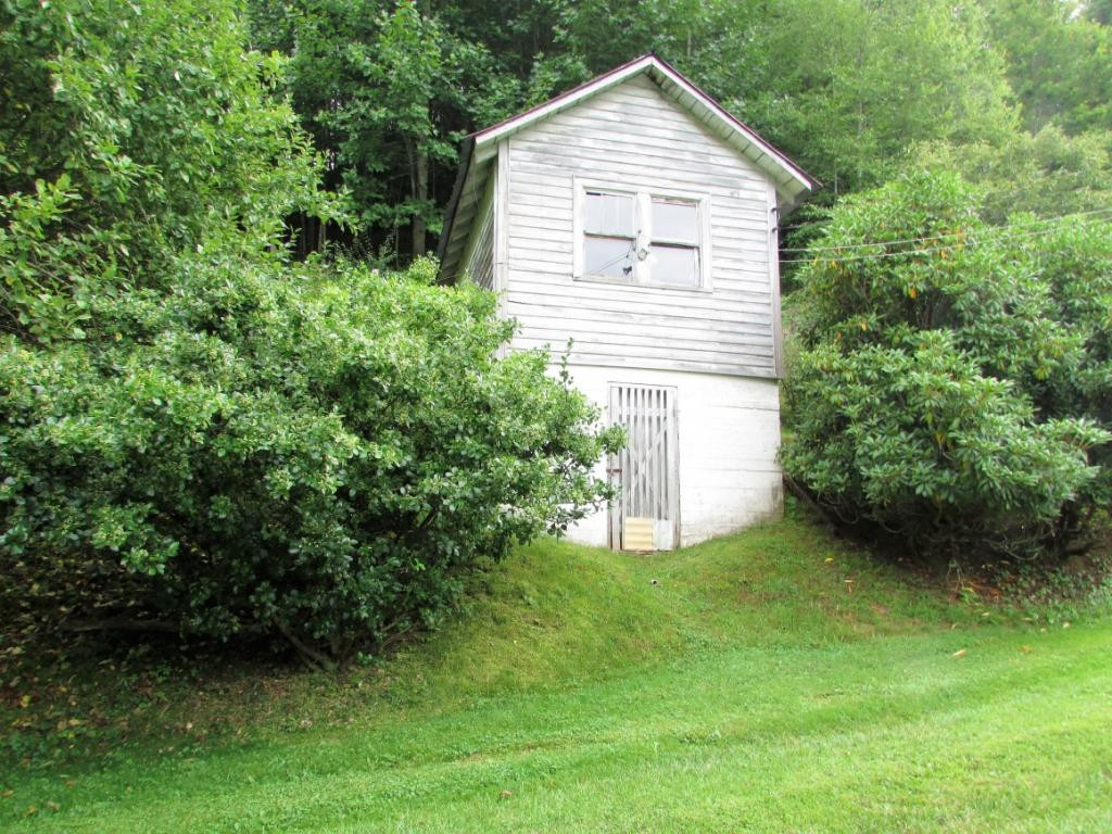 832 Eggers Branch Road Trade, TN 37691 - Photo 10 of 36 Photo 10
