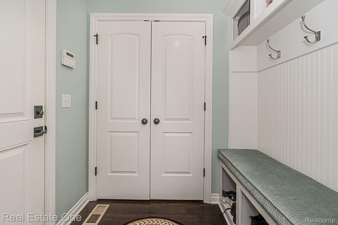725 Renshaw Street Rochester, MI 48307 - Photo 18 of 47 Mud room