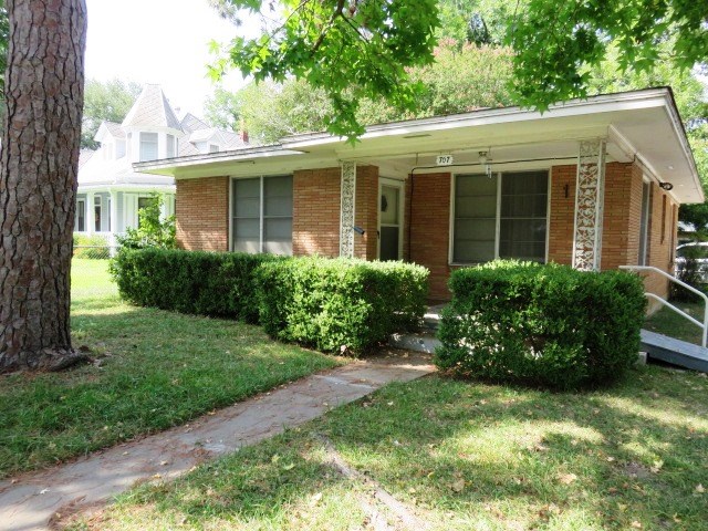 707 North Main Street Elgin, TX 78621 - Photo 1 of 1 Front of home
