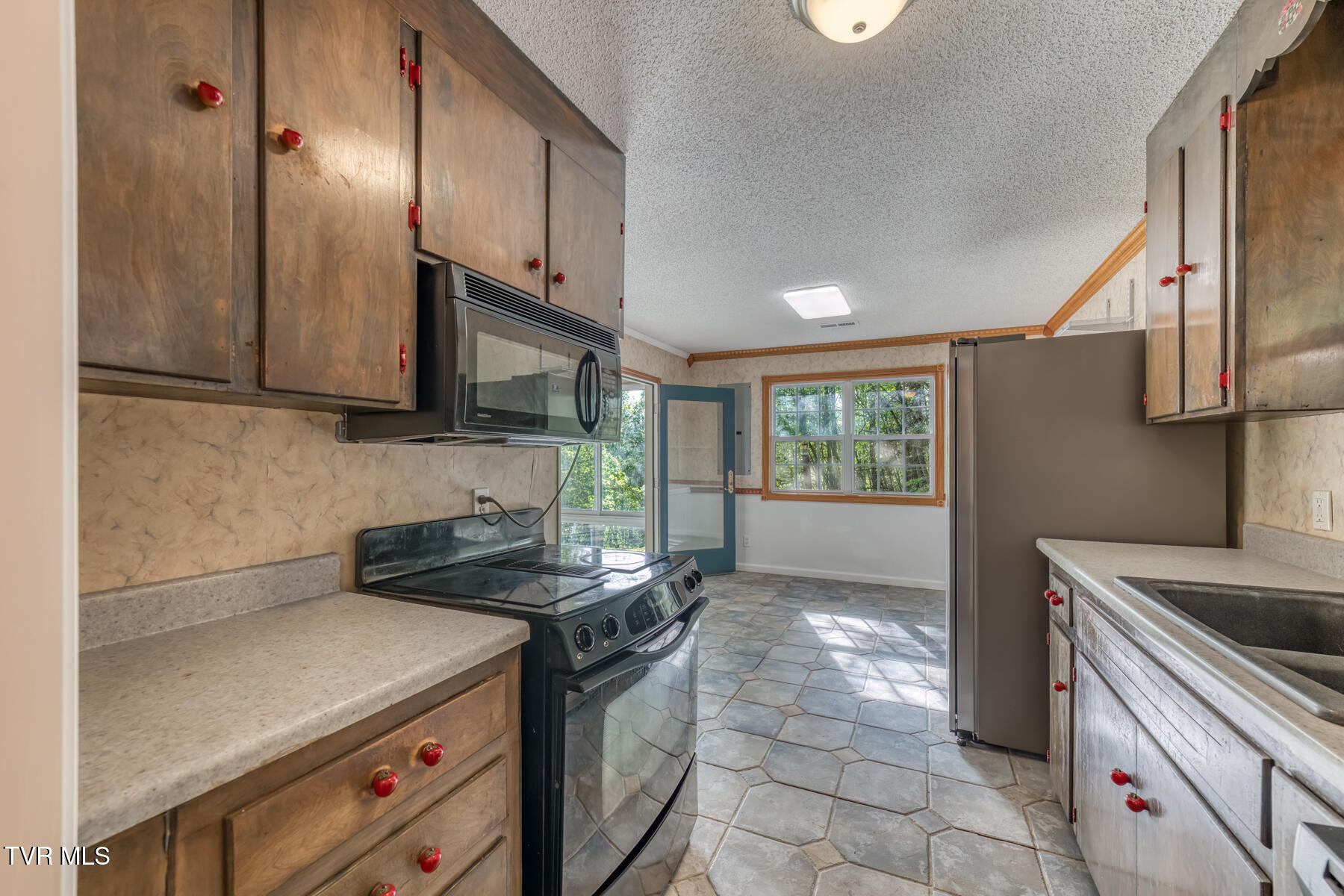 514 Piney Grove Road Hampton, TN 37658 - Photo 8 of 33 514 Piney Grove Rd-17