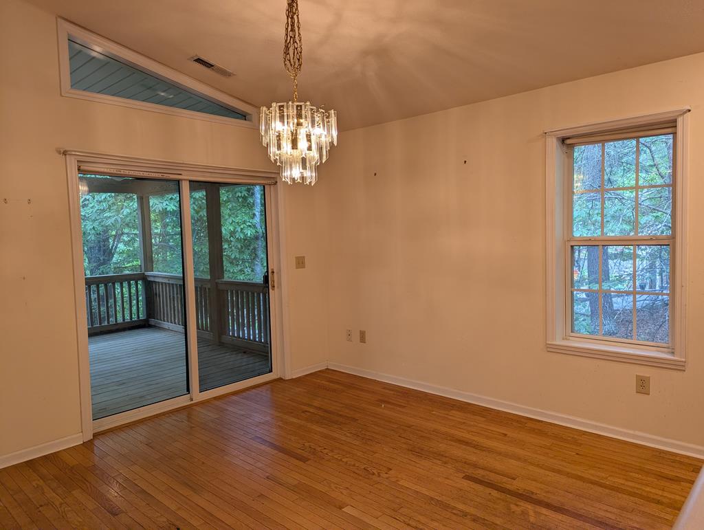 283 Deaver Cove Road Blairsville, GA 30512 - Photo 3 of 27 Dining area