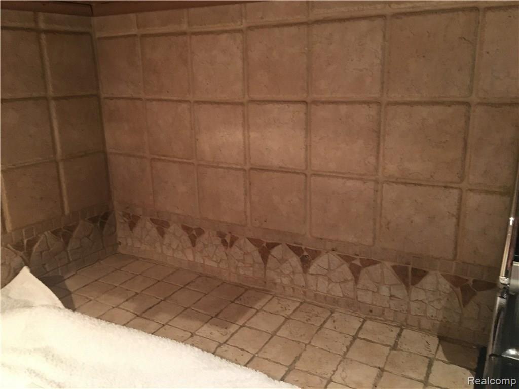 2048 Oxford Road Grosse Pointe Woods, MI 48236 - Photo 24 of 40