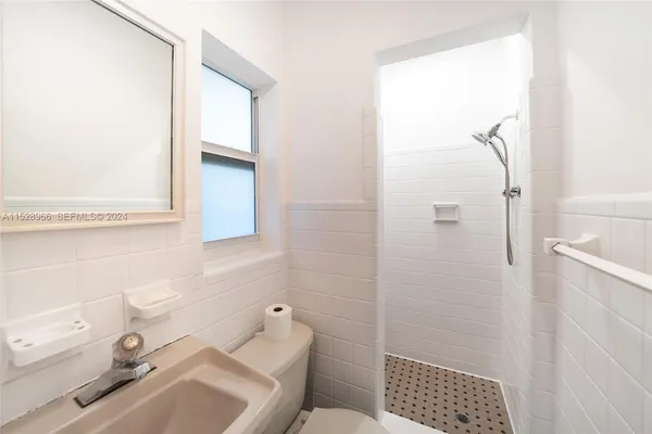 $5,000 | 1310 Jackson Street, Unit 1310, Hollywood, FL 33019