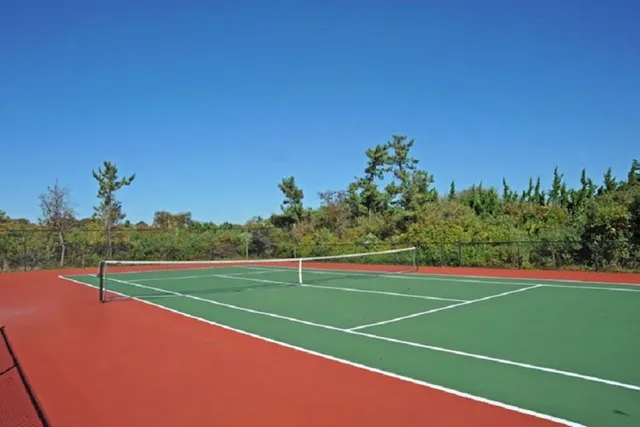 a view of a tennis court