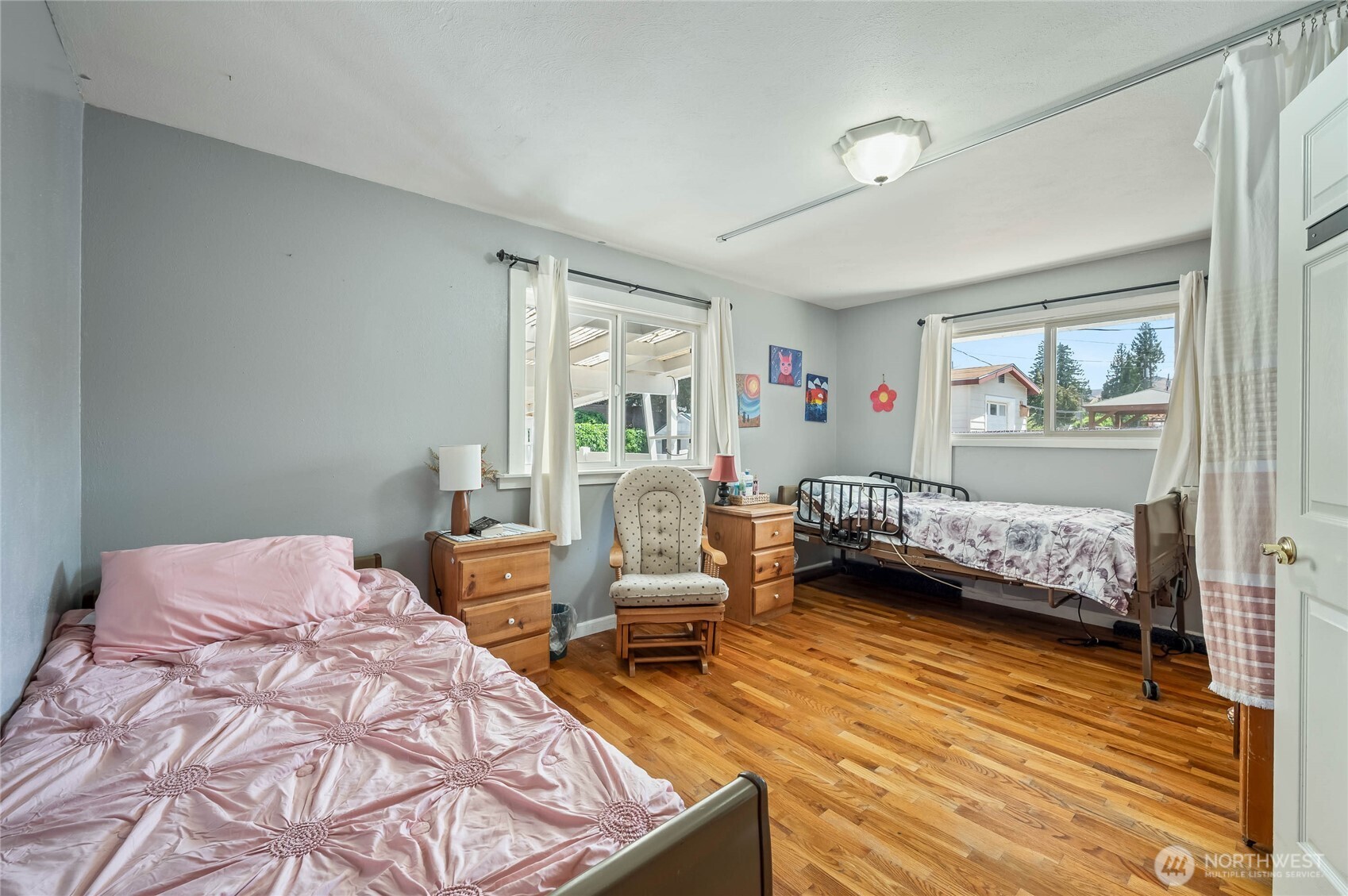 33 North Furney Street Wenatchee, WA 98801 - Photo 15 of 22 a bedroom with furniture and a window