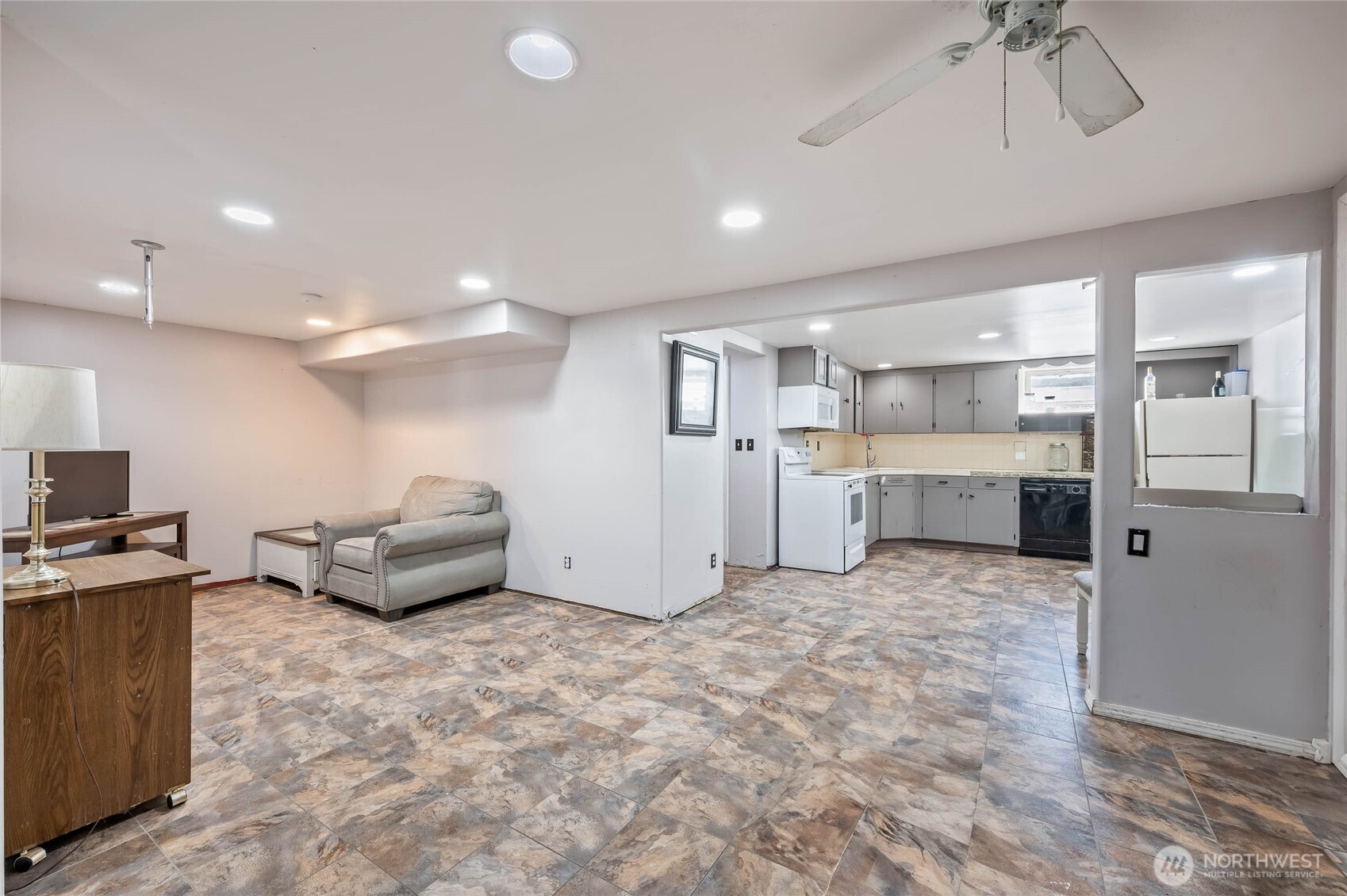 33 North Furney Street Wenatchee, WA 98801 - Photo 16 of 22 a living room with furniture and a flat screen tv